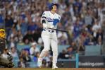 Ohtani pega HR en su debut en playoffs y Dodgers remontan para vencer a Padres