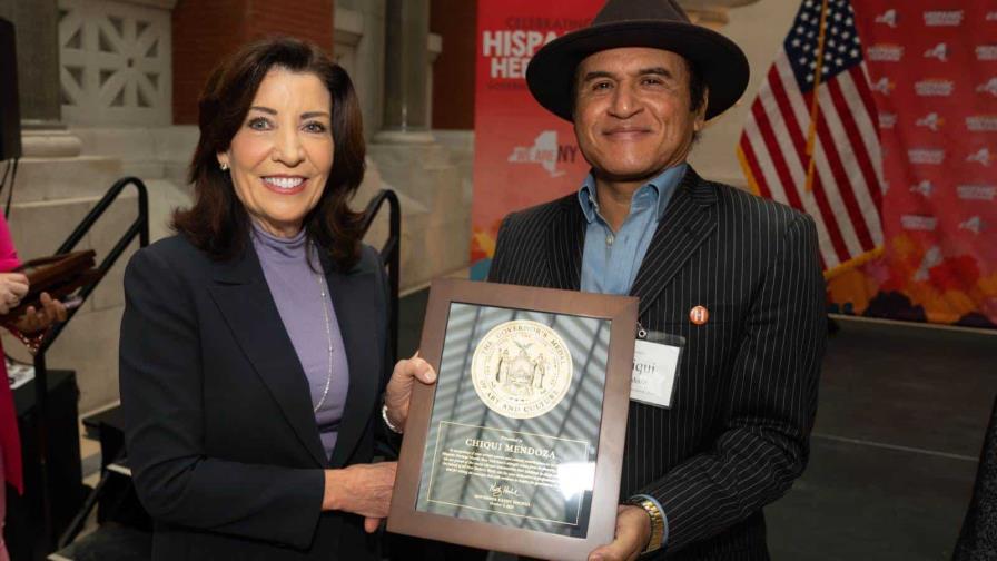 Artista dominicano Chiqui Mendoza recibe reconocimiento en Nueva York Artista dominicano Chiqui Mendoza recibe reconocimiento en Nueva York