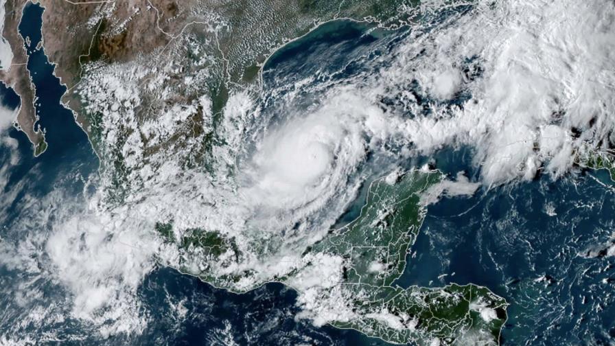 Milton se torna huracán de categoría máxima y amenaza a México y Florida