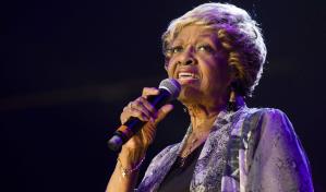 Cissy Houston, cantante de góspel galardonada y madre de Whitney Houston, muere a los 91 años