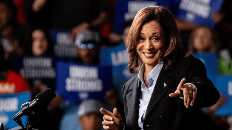 Kamala Harris propone que Medicare cubra gastos de cuidadores de mayores en el domicilio