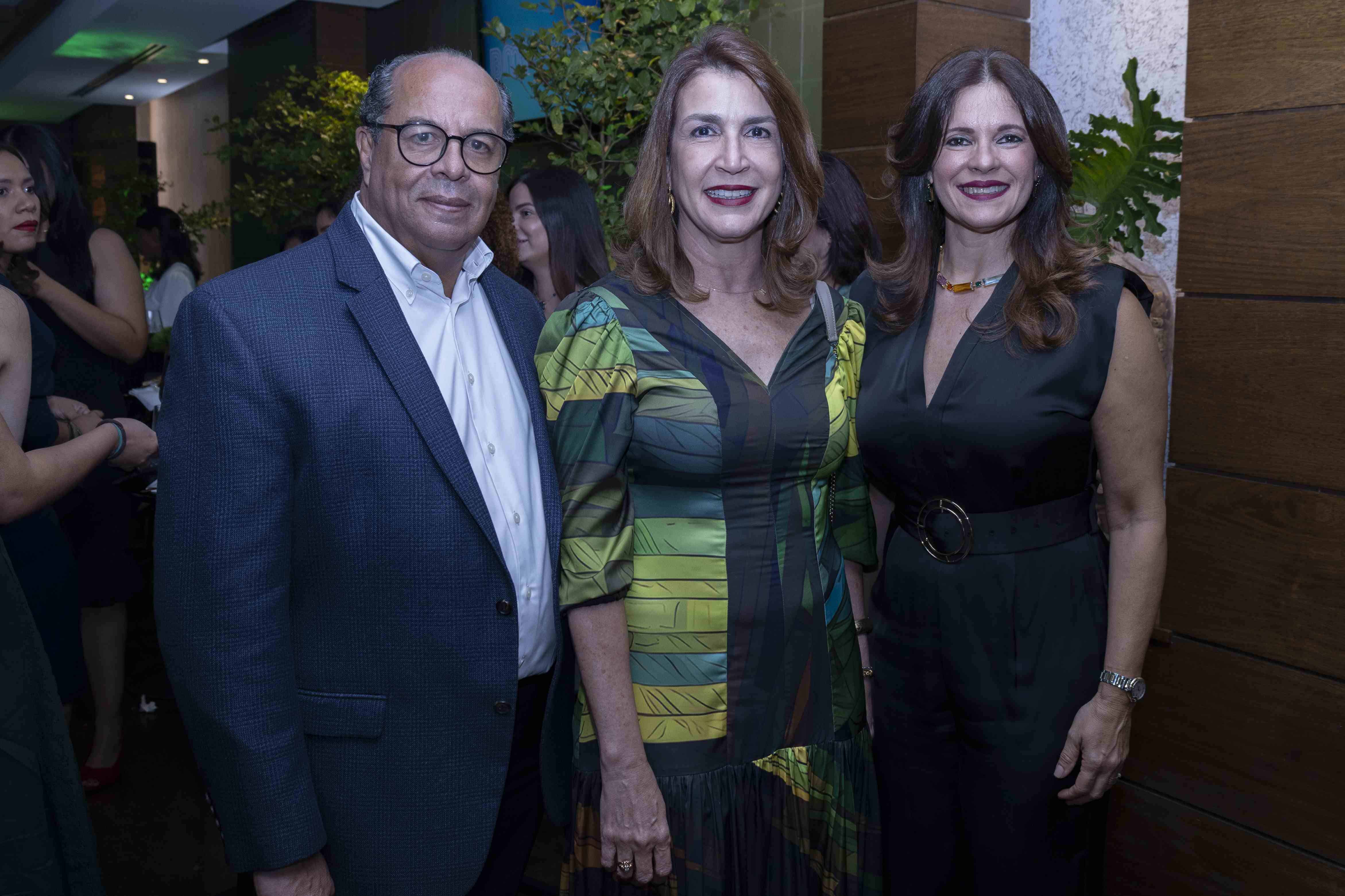 Alexis Bisonó, Greisy de Bisonó y Pilar de Estévez.