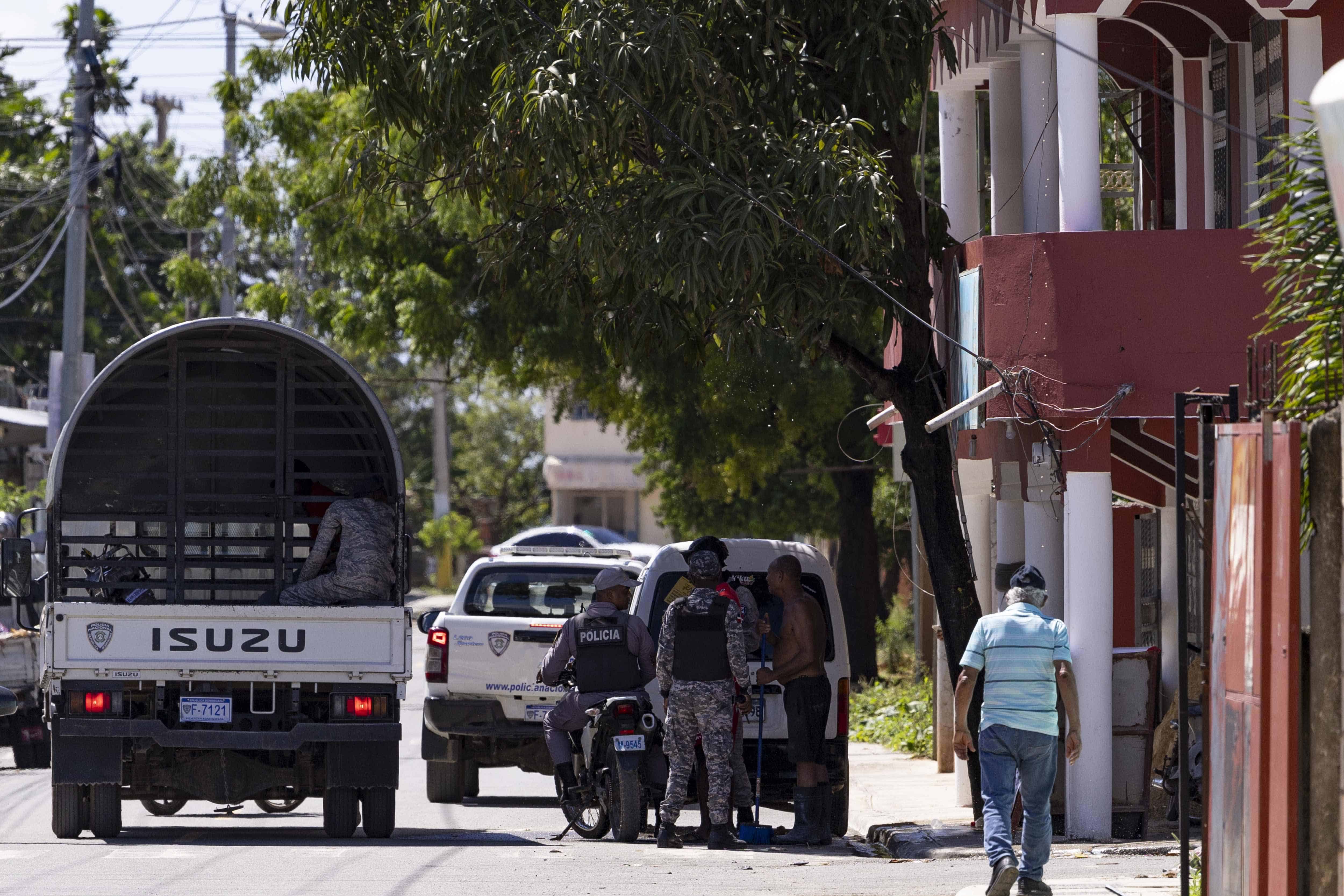 Operativo policial en Los Frailes, en Santo Domingo Este.