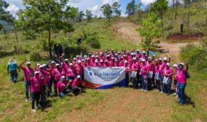 Colchonería y Mueblería La Nacional realiza jornada de reforestación en La Vega