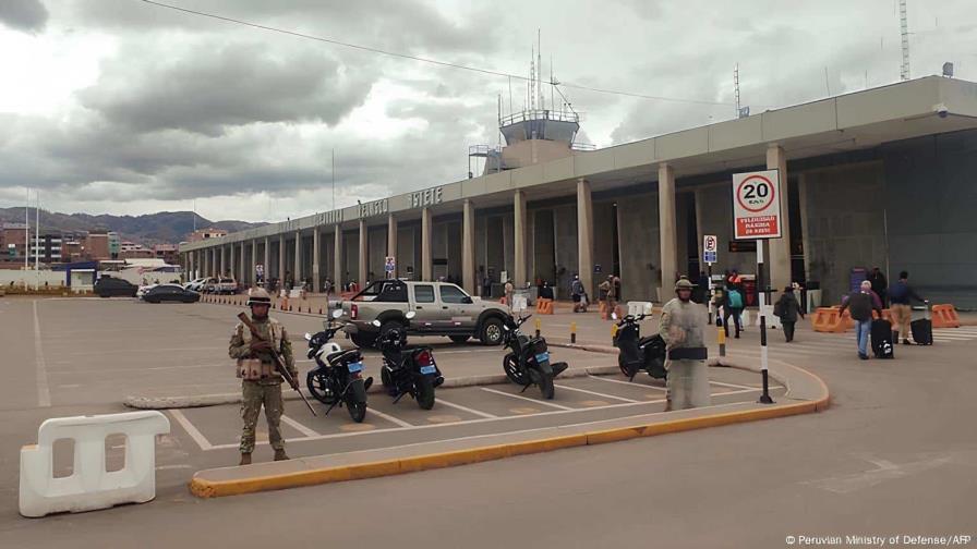 Perú despliega 7,600 agentes en 14 distritos de Lima en emergencia por la ola de extorsión