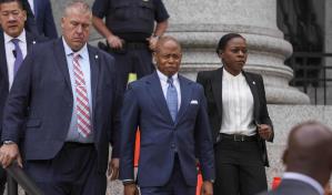 El alcalde Nueva York dice que renuncias de altos oficiales son normales en el Gobierno