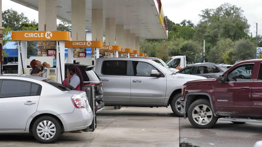 Gasolineras se quedan sin combustible en medio de la gran evacuación por Milton en Florida