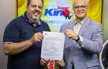 Leidsa entrega certificado a impresor que se ganó 25 millones con el Súper Kino TV