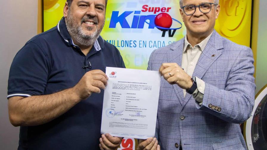 Leidsa entrega certificado a impresor que se ganó 25 millones con el Súper Kino TV