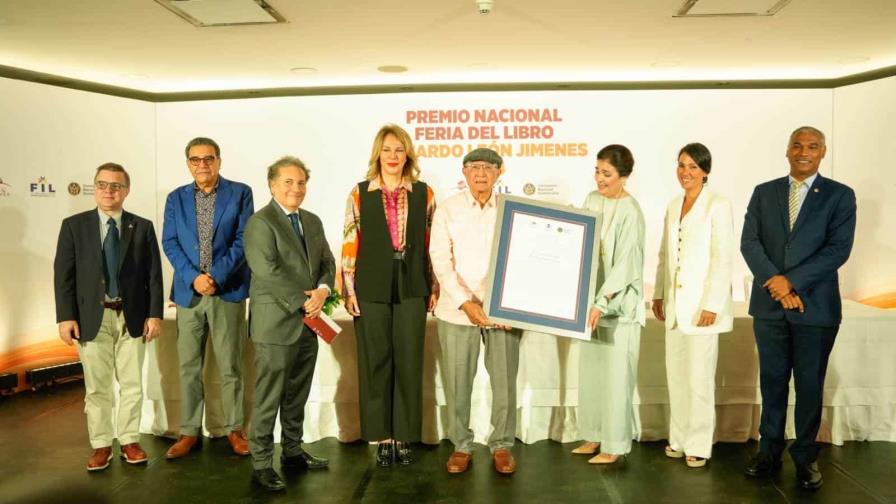 Manuel Matos Moquete recibe el Premio Nacional Feria del Libro Eduardo León Jimenes 2024