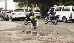 Zanja en la calle Juan Evangelista Jiménez, un peligro que crece con cada lluvia