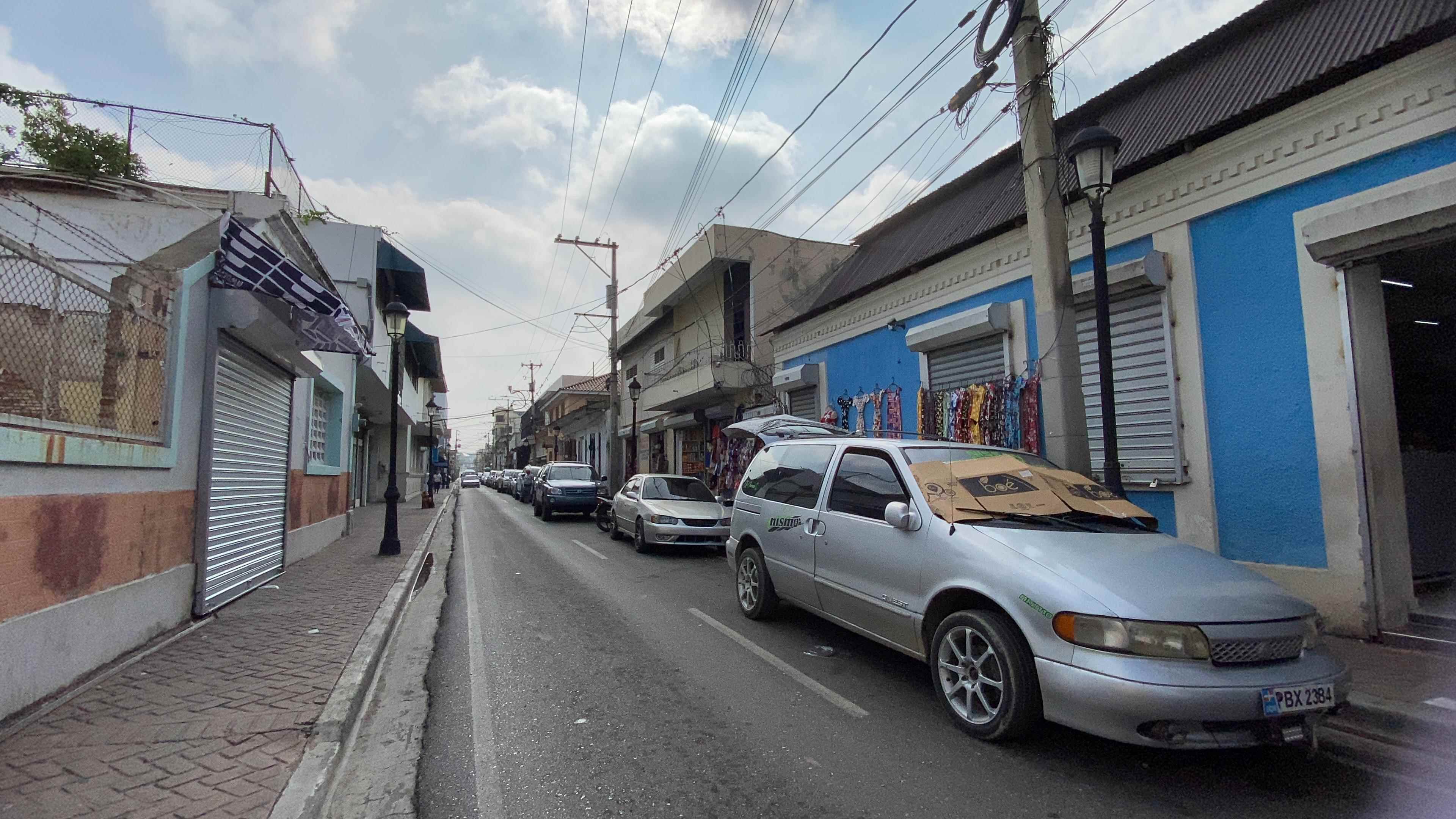 Calle vacía en Santiago.