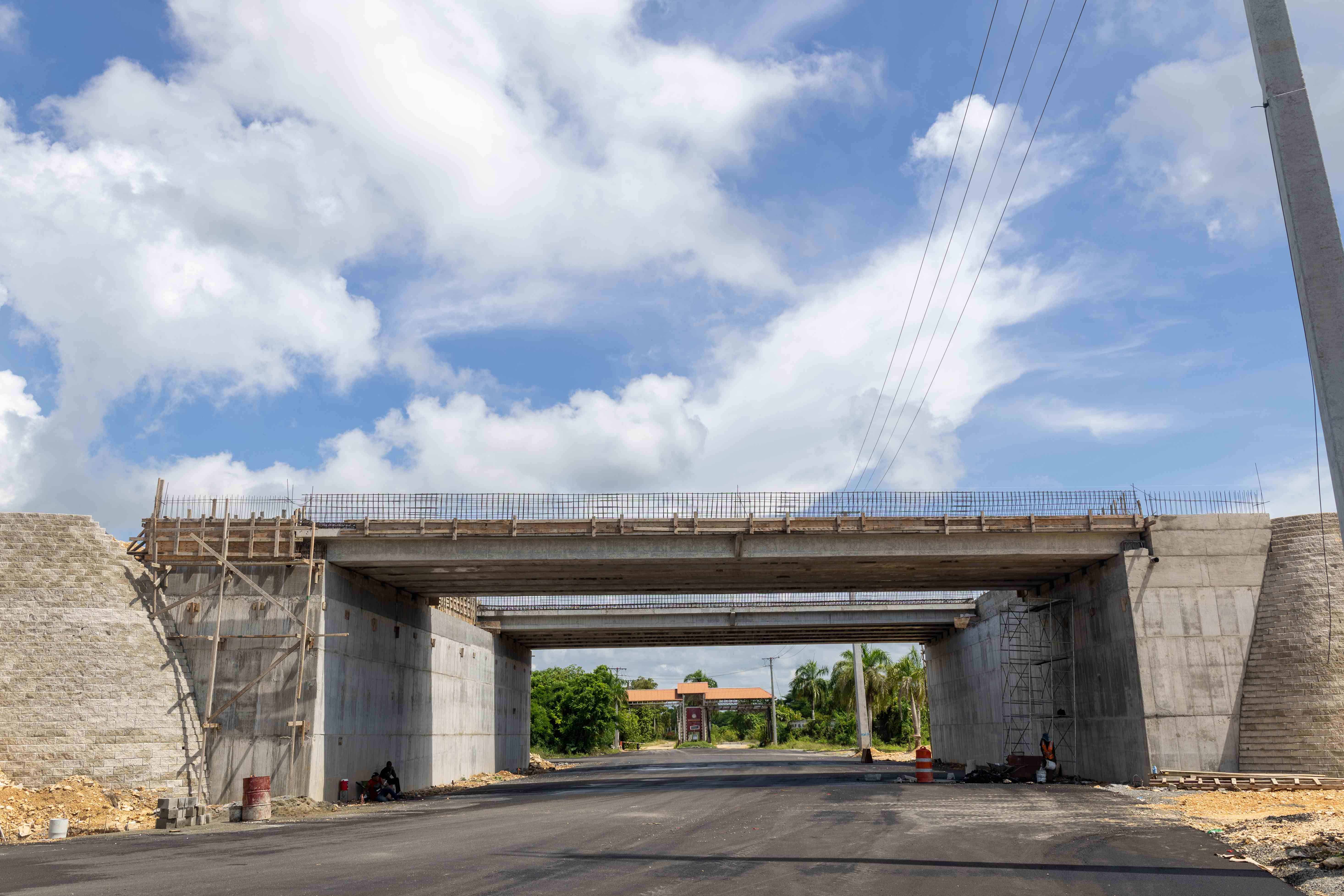 Constucción de puente avendia Panamericana.
