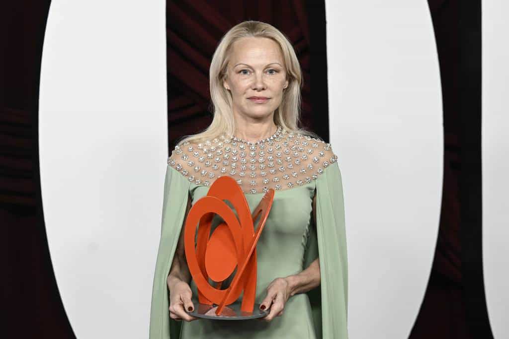 Pamela Anderson asiste a los premios Glamour Women of the Year en The Times Square Edition el martes 8 de octubre de 2024 en Nueva York.