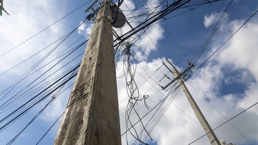 Edesur retira poste roto en Arroyo Hondo Viejo luego de denuncia en Diario Libre Edesur retira poste roto en Arroyo Hondo Viejo luego de denuncia en Diario Libre