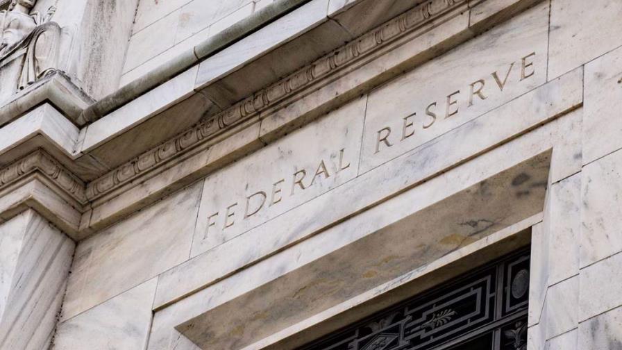 La Fed inicia su primera reunión bajo Trump sin la previsión de bajar los tipos