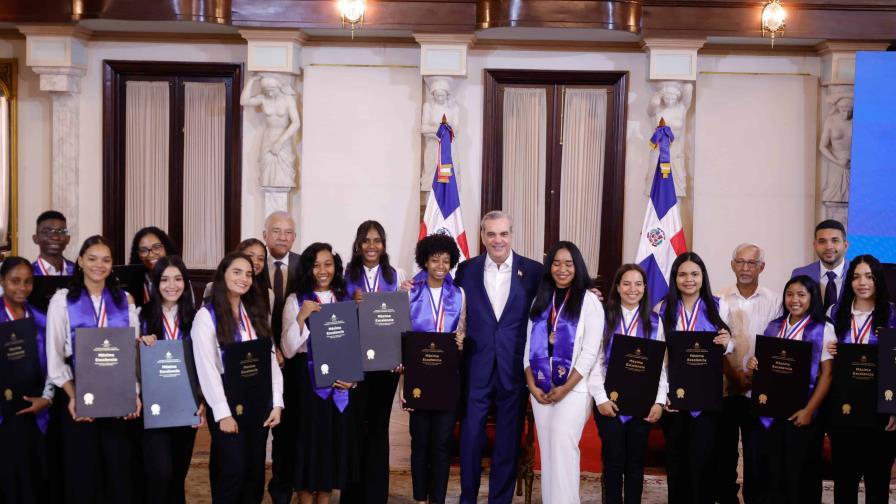 El Minerd reconoce a 150 estudiantes de Máxima Excelencia provenientes de todo el país