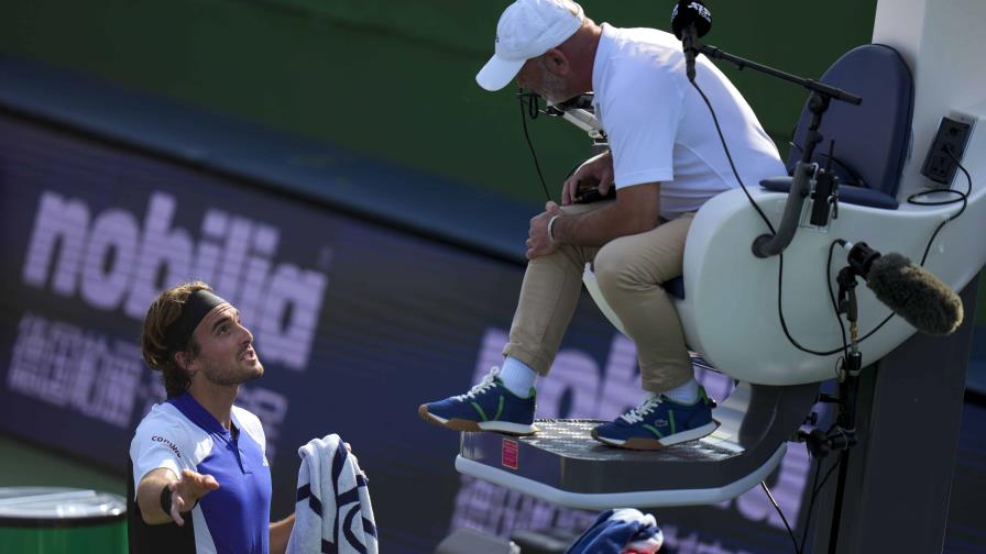 Sinner vence a Shelton y Tsitsipas arremete contra el árbitro en Shanghái