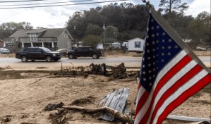 ¿Cómo podrían influir en las elecciones los huracanes que azotan EE.UU.?