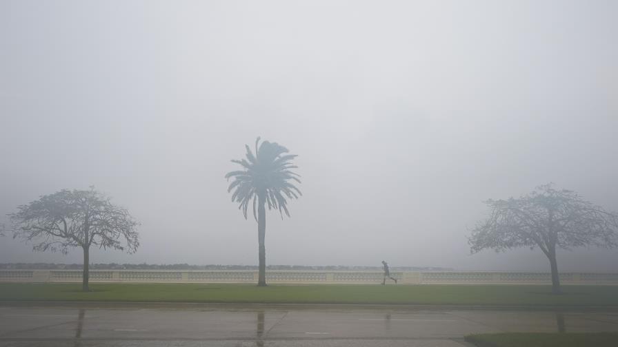 Se espera que las devastadoras lluvias y los vientos del huracán azoten Florida hasta el jueves