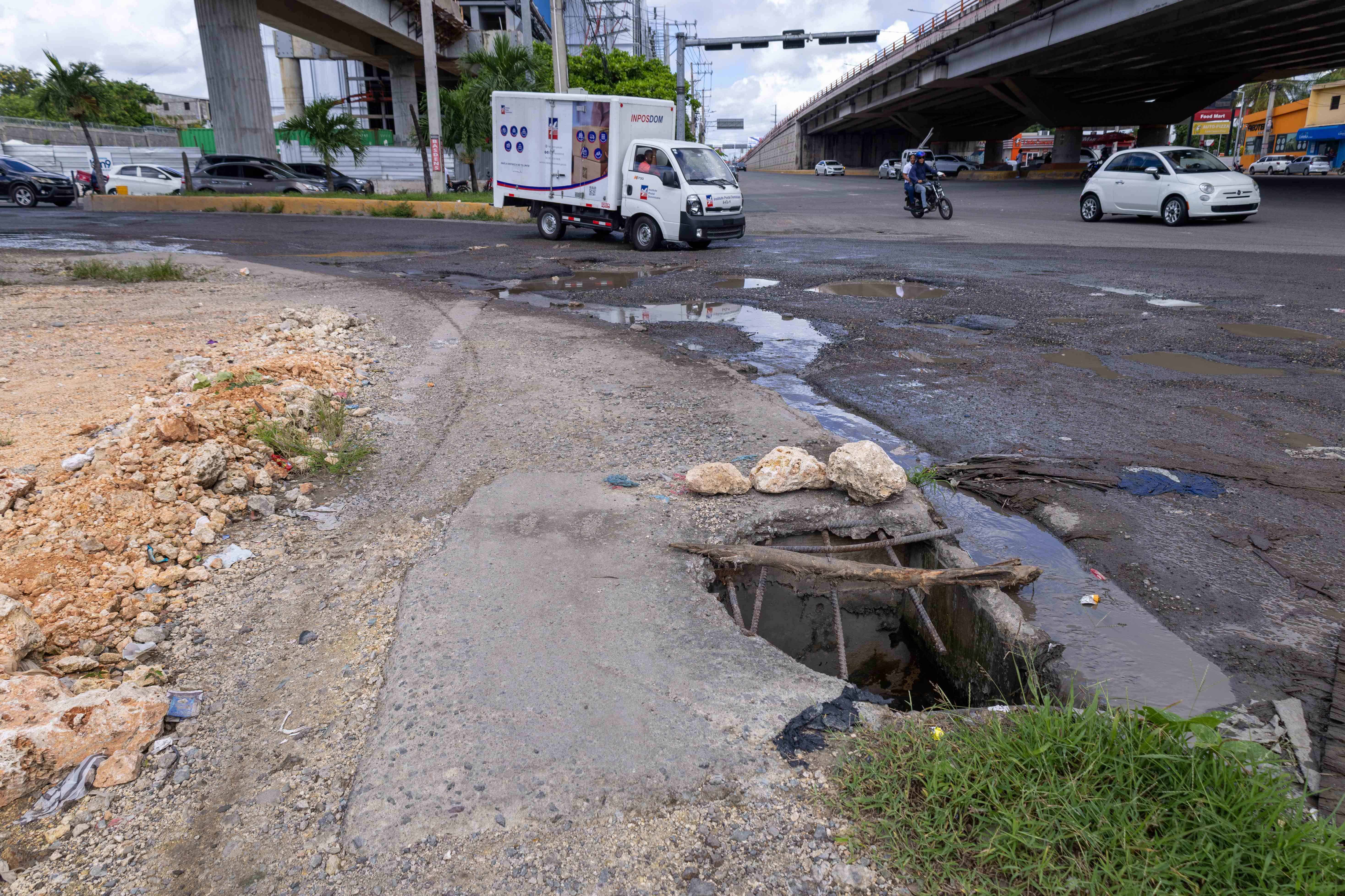 Parte de las aguas descargan en este registro.