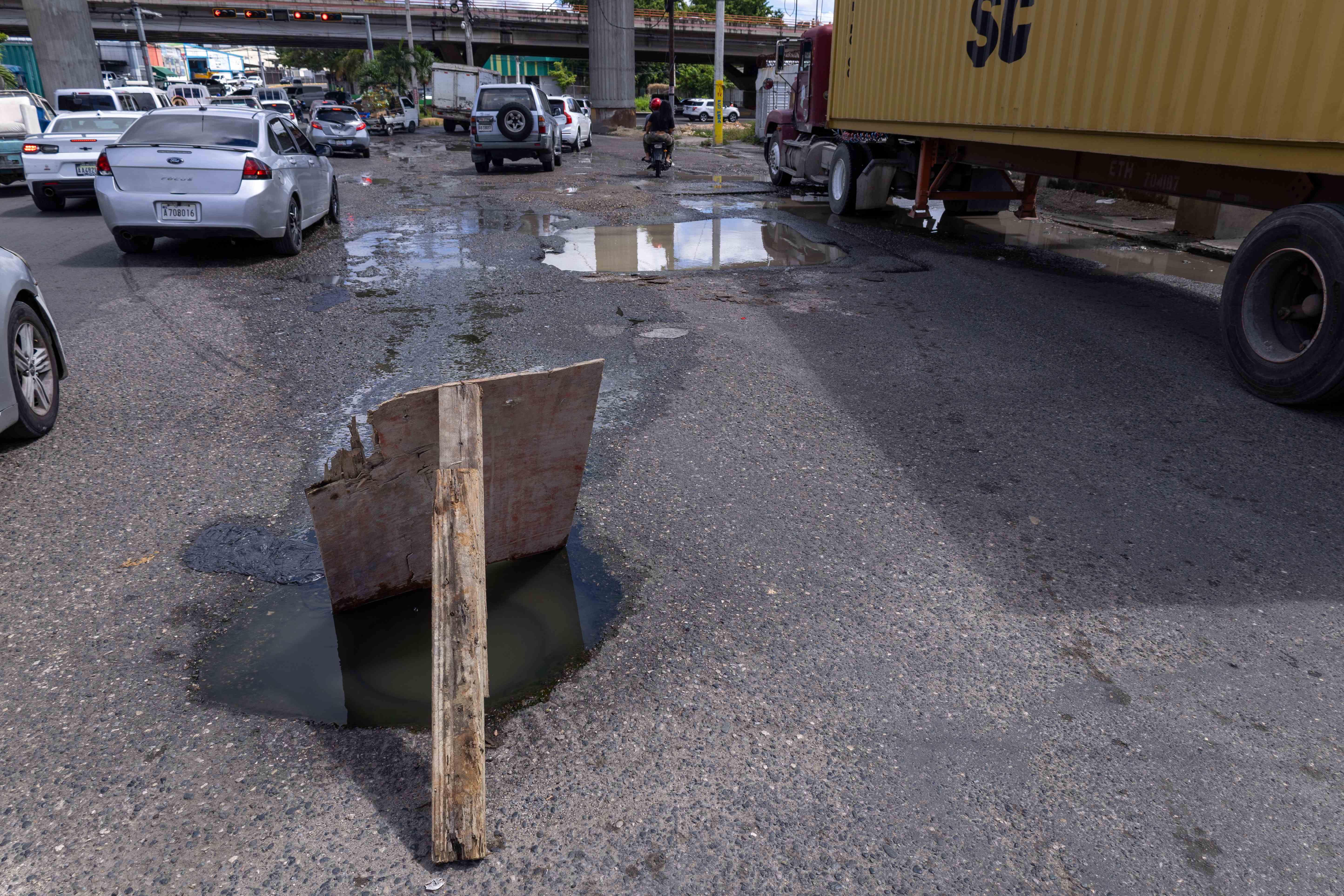 Este es el principalfoco de contaminación  de donde brota el agua maloliente .
