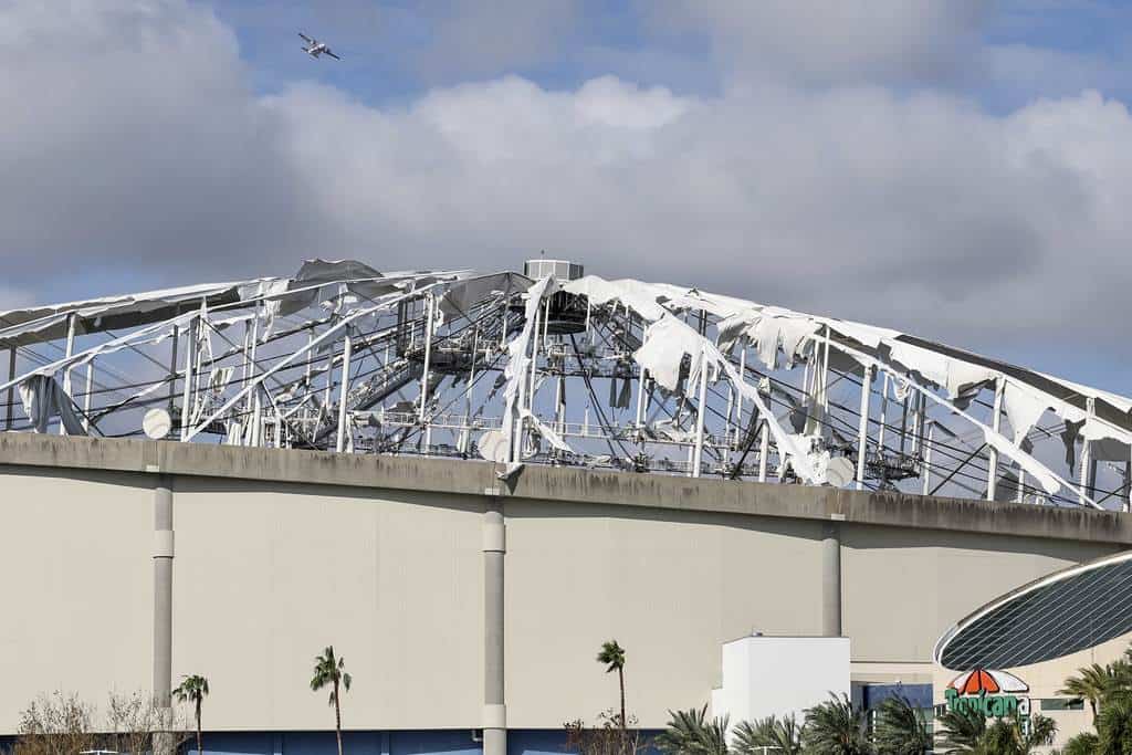 Imagen de cómo quedó el techo abovedado del&nbsp;Tropicana Field.