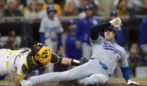 Betts y Ohtani mantienen con vida a Dodgers, que apalean 8-0 a Padres