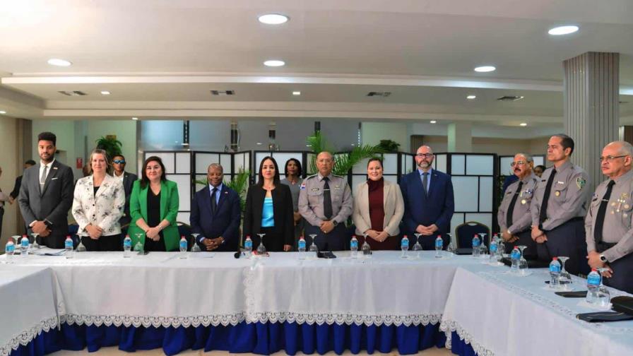 El encargado de la oficina antinarcóticos de EE.UU. se reúne con varias autoridades dominicanas