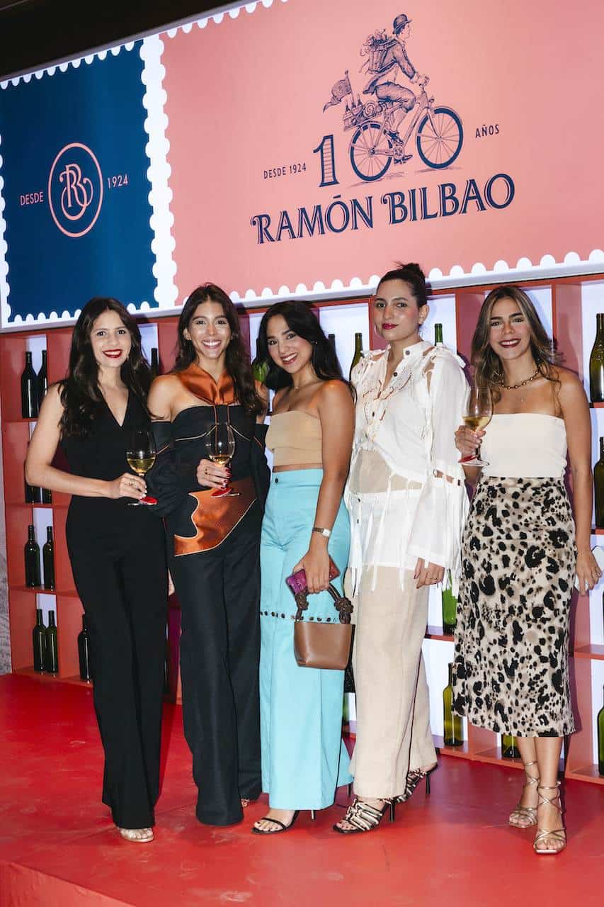 Pamela Fabal, Gabriela Benoit, Isabella Guzmán Salegna, Kimberly Félix y Daniela Fenández.