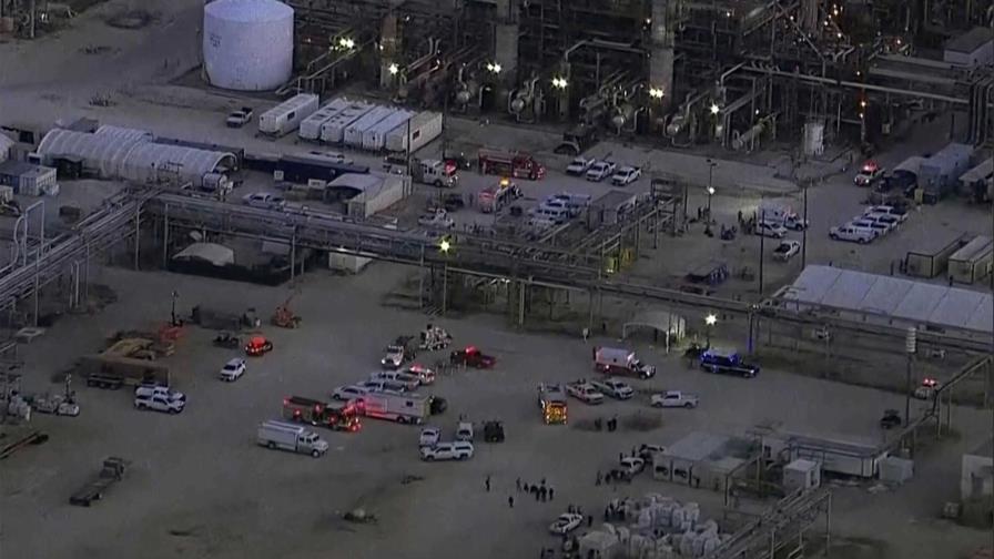 Los dos empleados muertos por fuga química en refinería en Texas trabajaban para subcontratista