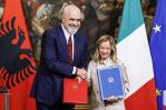 Italia abre centros en Albania para procesar a migrantes interceptados en aguas internacionales Italia abre centros en Albania para procesar a migrantes interceptados en aguas internacionales