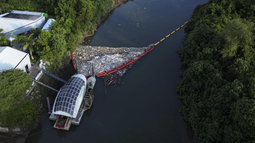 Wanda, la máquina que evita que toneladas de basura lleguen al mar en Panamá