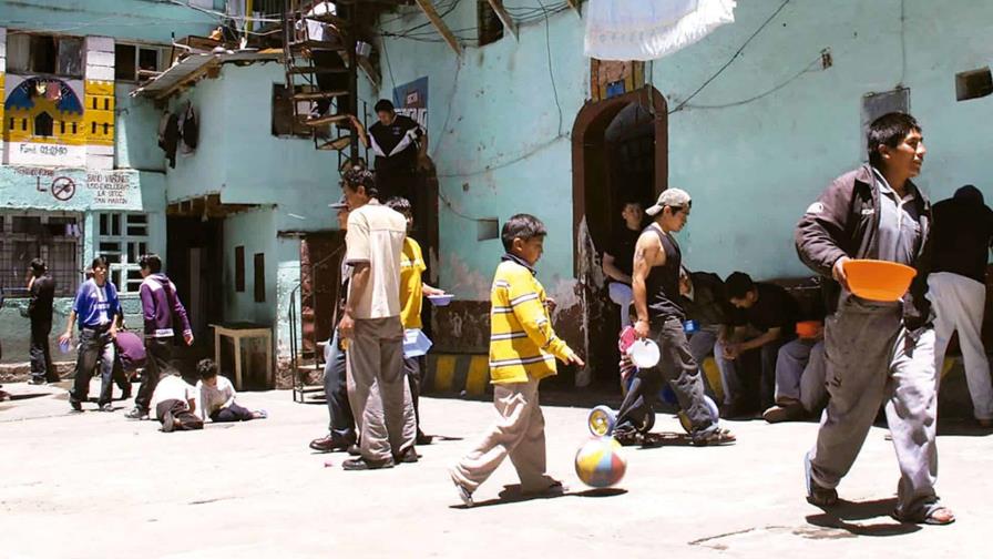 Los niños que crecen en las cárceles de Bolivia padecen carencias fundamentales