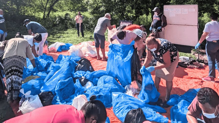 Una iniciativa espera convertir a Maimón en la primera comunidad cero foam del país