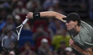 Sinner derrota a Djokovic para llevarse título en Shanghái y Sabalenka se consagra en Wuhan