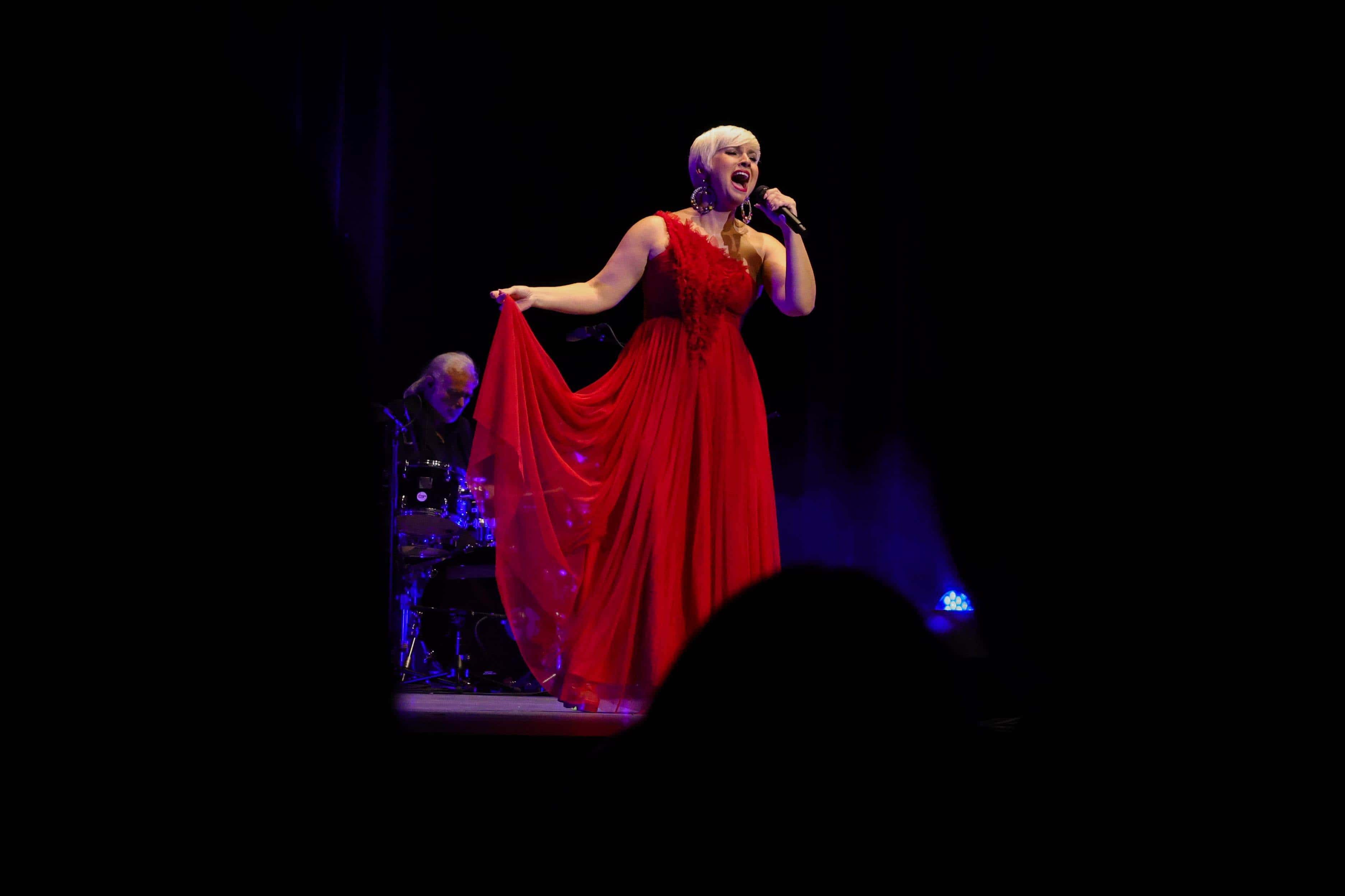 Pasión Vega durante su concierto en el Teatro Nacional.