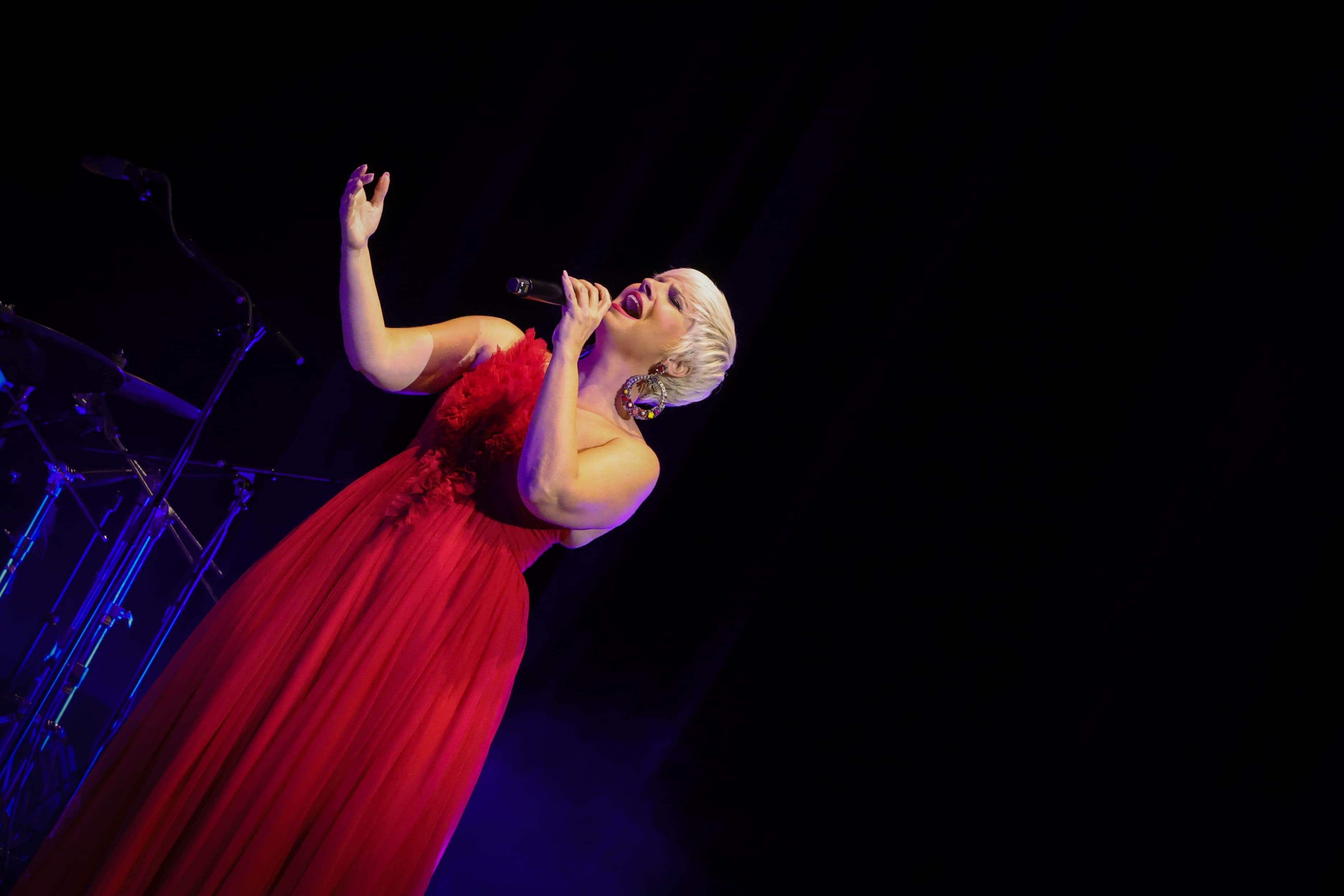 Pasión Vega durante su concierto en el Teatro Nacional.