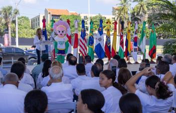 Develan mural en honor a la Copa Mundial Femenina Sub-17 en el Malecón
