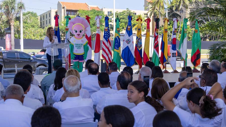 Develan mural en honor a la Copa Mundial Femenina Sub-17 en el Malecón