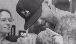 El cantante Brantley Gilbert deja concierto mientras su mujer da a luz en el bus de la gira