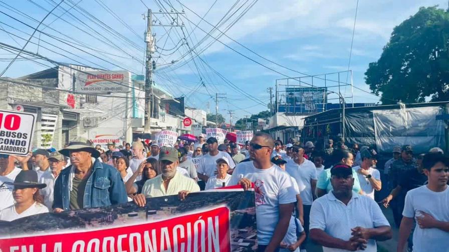 Trabajadores de Falcondo posponen marcha por promesa de pagos de prestaciones laborales