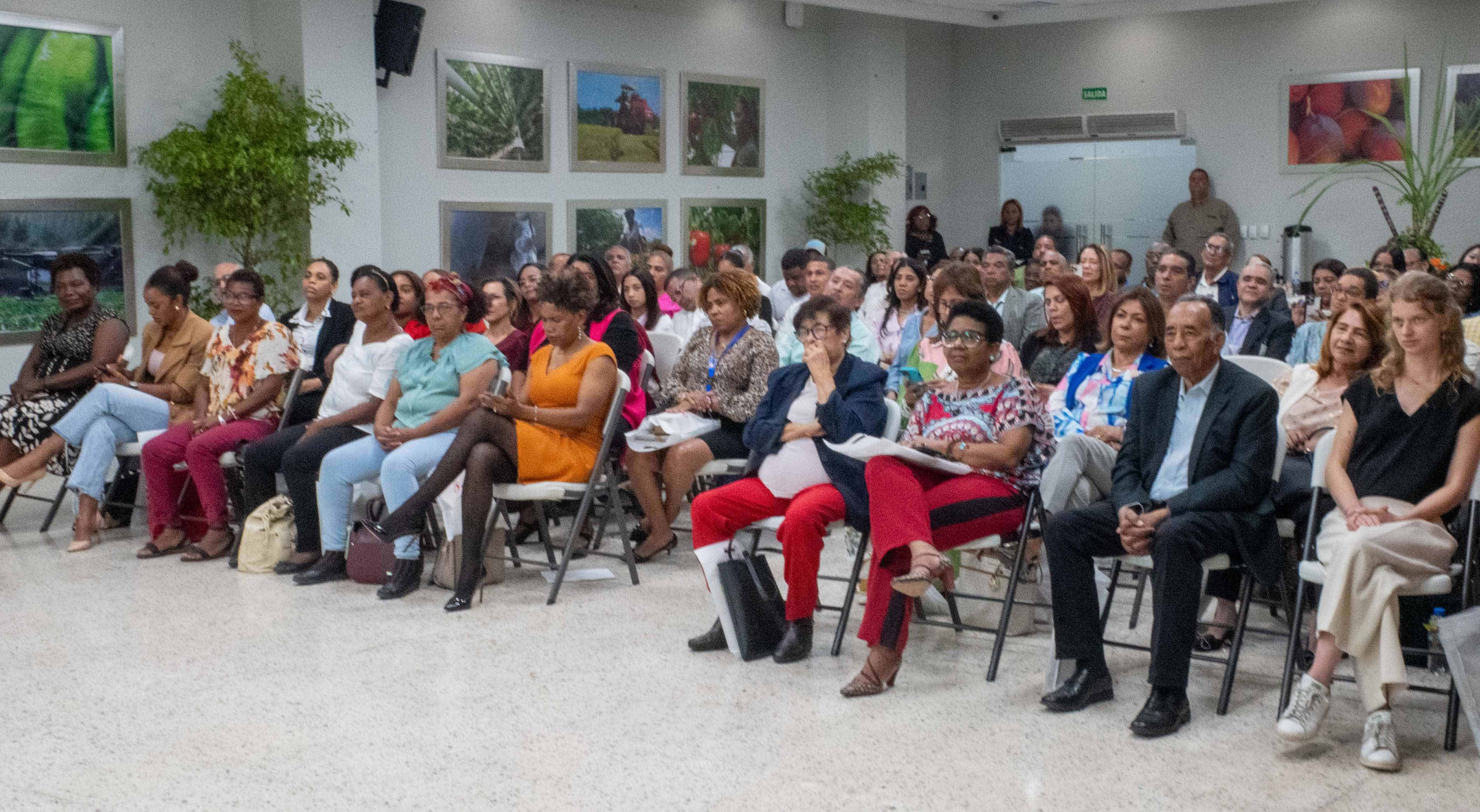 Muchas mujeres agricultoras asistieron al evento.