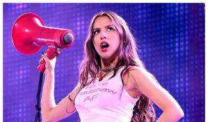 Olivia Rodrigo sufre fuerte caída en el escenario durante un concierto