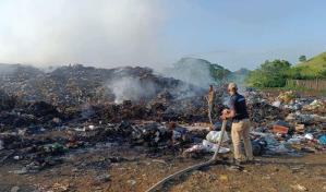 Desaprensivos prenden fuego al vertedero de Miches afectando a las comunidades por la humareda