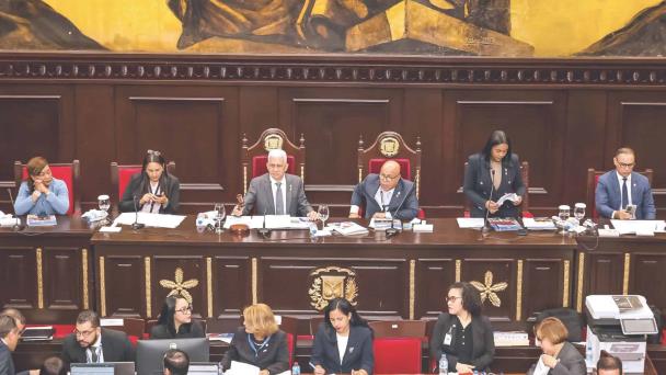 Aprueban reforma constitucional que unifica los comicios y reduce los diputados