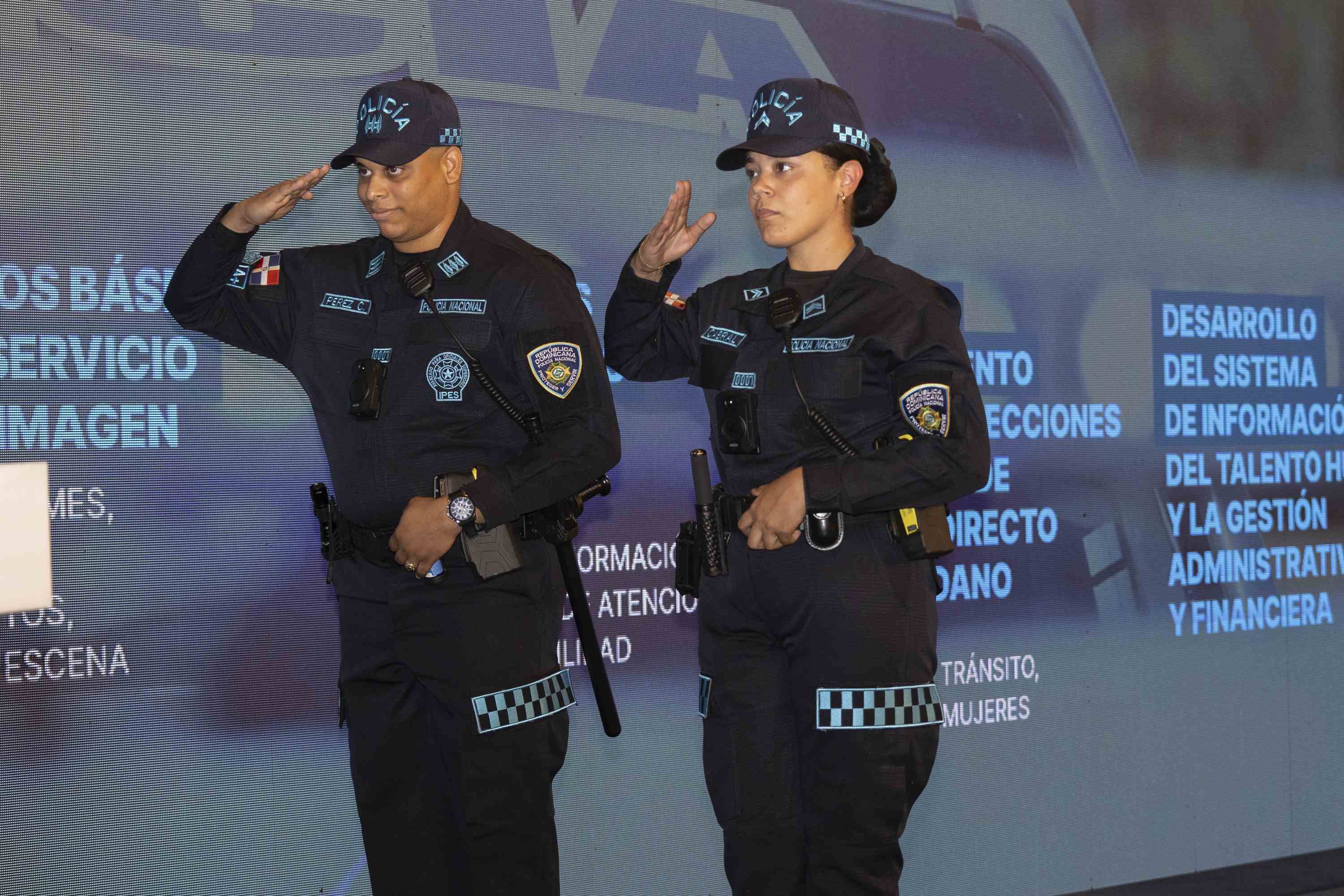 Presentación en La Semanal de los nuevos uniformes policiales (14/10/2024).