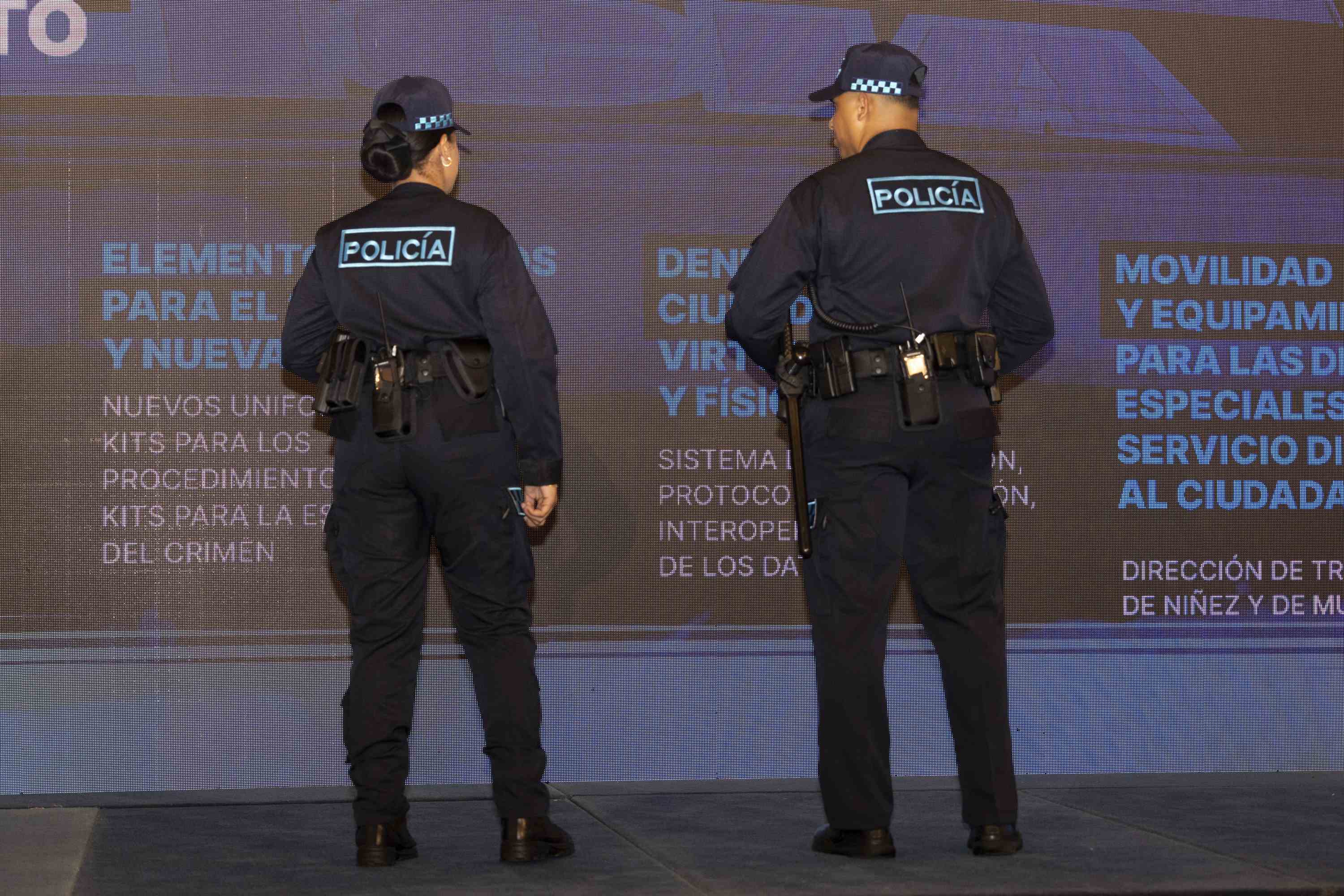 Presentación en La Semanal de los nuevos uniformes policiales (14/10/2024).