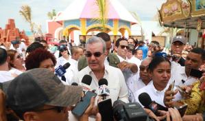 Abinader dispuesto a analizar todos los incentivos que tocan la reforma fiscal