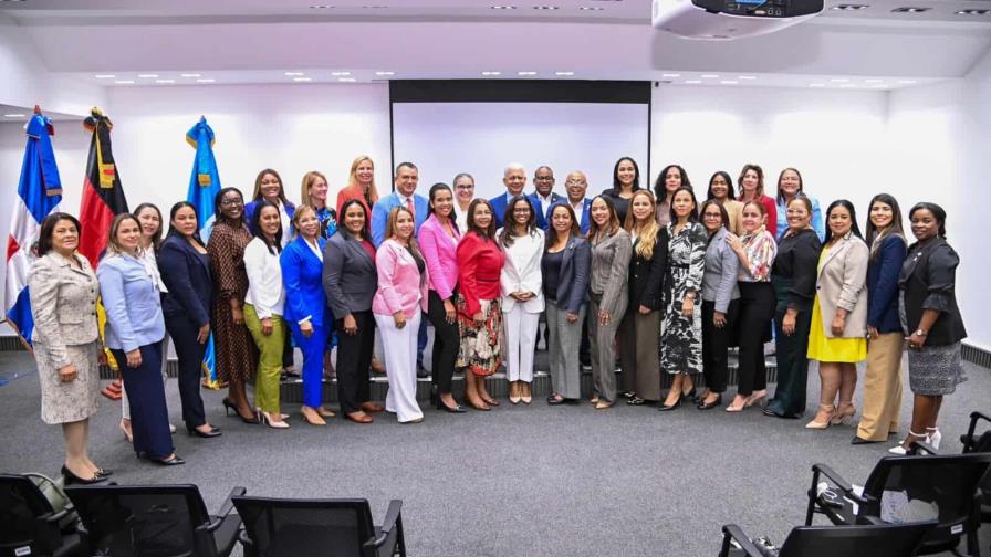 Forman legisladoras dominicanas para que promuevan participación de las mujeres en la política